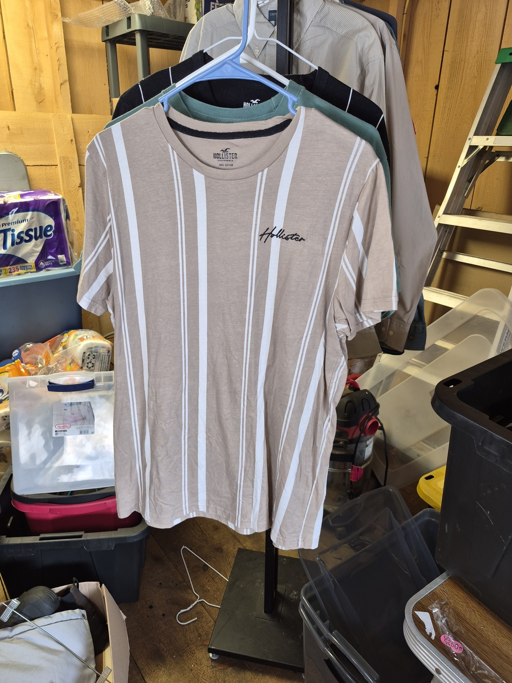 Hollister Men's Tan and White Vertical Stripe Short Sleeve Tee Bin 52